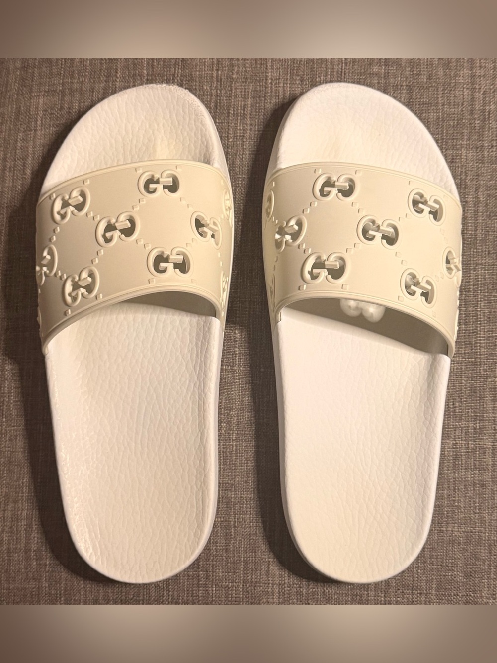 Authentic Gucci Women's White Rubber Interlocking GG Pursuit Pool Slides